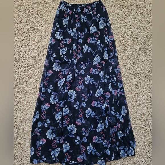 NWT Hollister Floral Maxi Skirt - xs (can fit larger) - Picture 4 of 9
